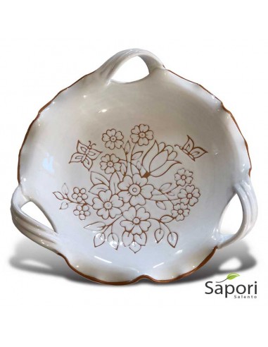 Centrotavola-tre-manici-in-Terracotta-smalto-bianco-e-decoro-a-incisione-Sapori-Salento-logo-