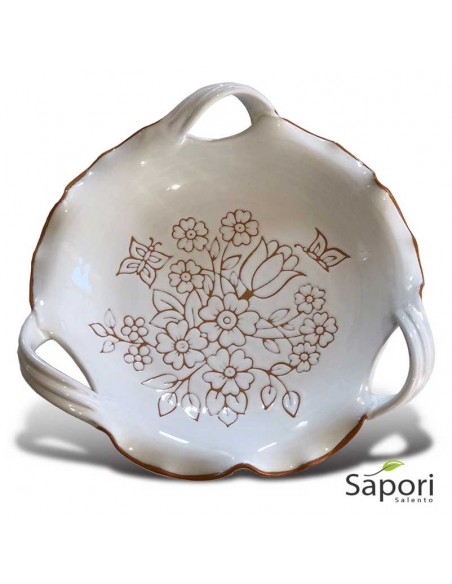 Centrotavola-tre-manici-in-Terracotta-smalto-bianco-e-decoro-a-incisione-Sapori-Salento-logo-