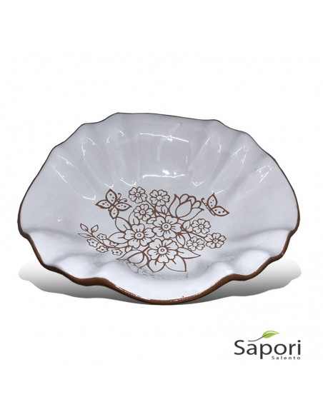 Centrotavola Porta Frutta a conchiglia in Terracotta colore bianco decorato a mano con la tecnica del graffiato.